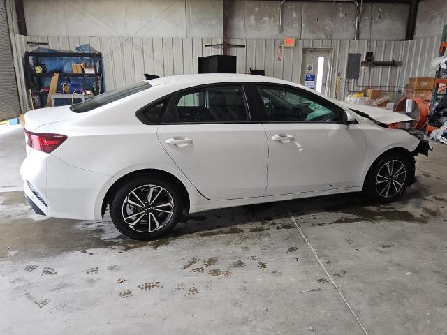 3KPF24AD4PE573126 - 2023 KIA FORTE LX WHITE photo 3