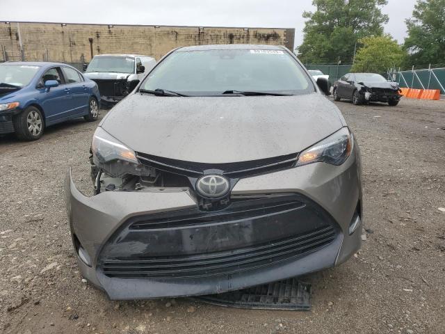 5YFBURHE2JP774176 - 2018 TOYOTA COROLLA L 灰色 照片 5