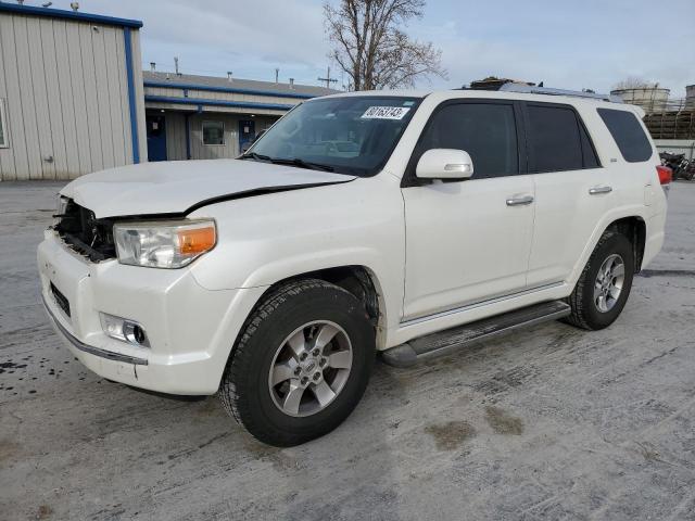 JTEBU5JR5B5065712 - 2011 TOYOTA 4RUNNER SR5 WHITE photo 1