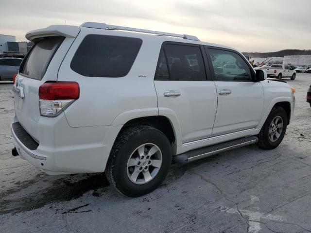 JTEBU5JR5B5065712 - 2011 TOYOTA 4RUNNER SR5 WHITE photo 3