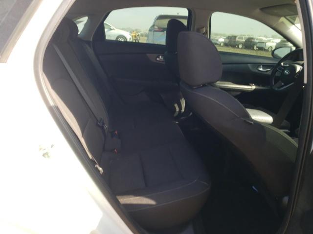 3KPF24AD4KE044767 - 2019 KIA FORTE FE Weiß Foto 10