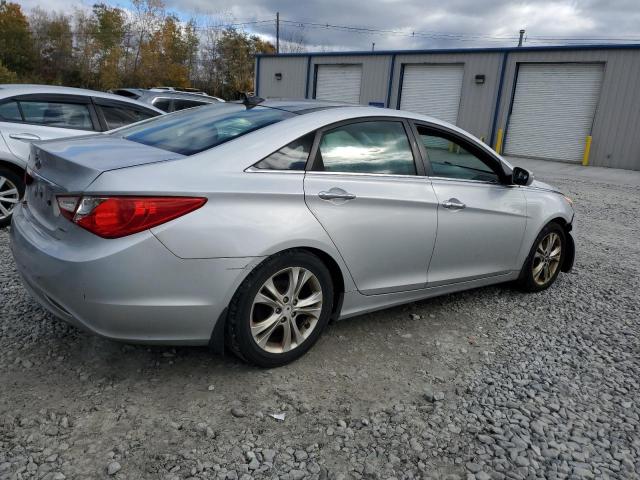 5NPEC4AC0DH578119 - 2013 HYUNDAI SONATA SE SILVER photo 3
