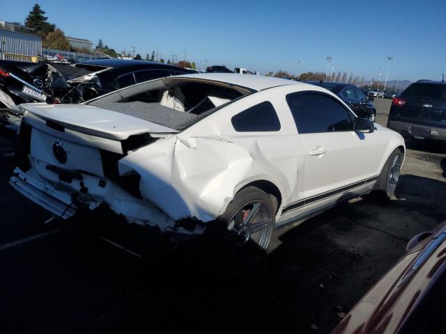 1ZVHT80N485117614 - 2008 FORD MUSTANG WHITE photo 3