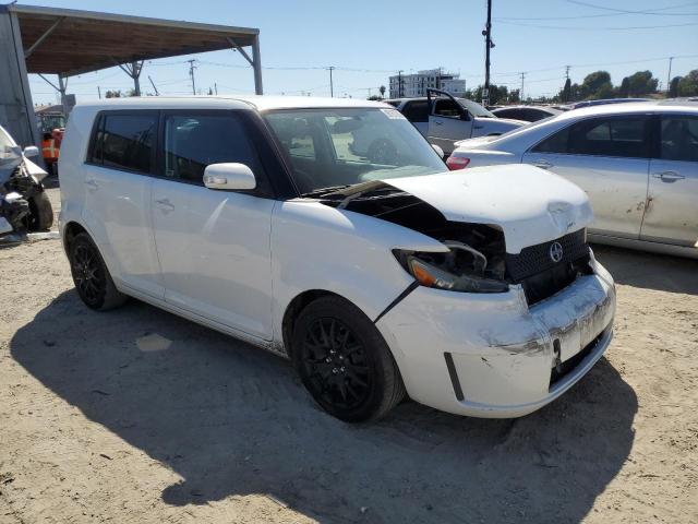JTLKE50E991079926 - 2009 TOYOTA SCION XB WHITE photo 4