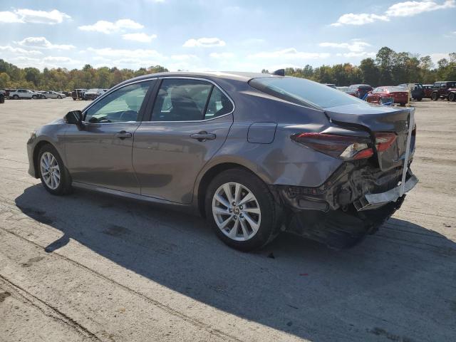 4T1R11BK0NU065970 - 2022 TOYOTA CAMRY LE GRAY photo 2