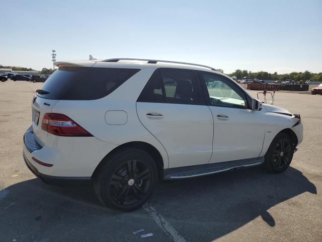 4JGDA5HB8CA063696 - 2012 MERCEDES-BENZ ML 350 4MATIC WHITE photo 3