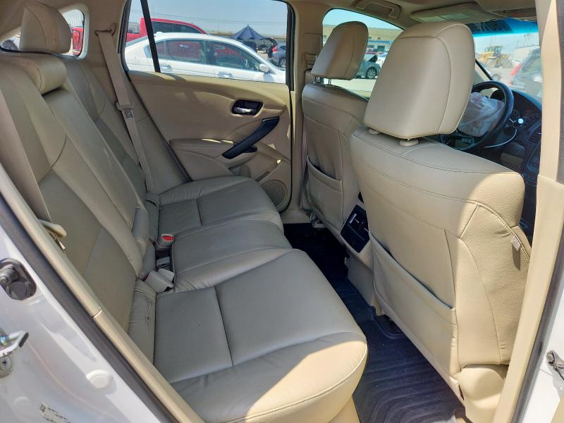 5J8TB3H33JL007470 - 2018 ACURA RDX WHITE photo 11