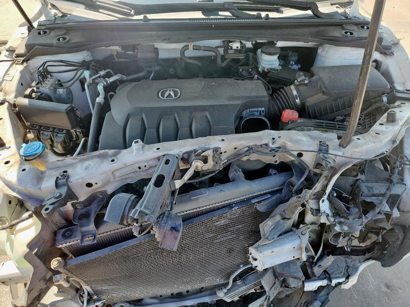 5J8TB3H33JL007470 - 2018 ACURA RDX WHITE photo 12