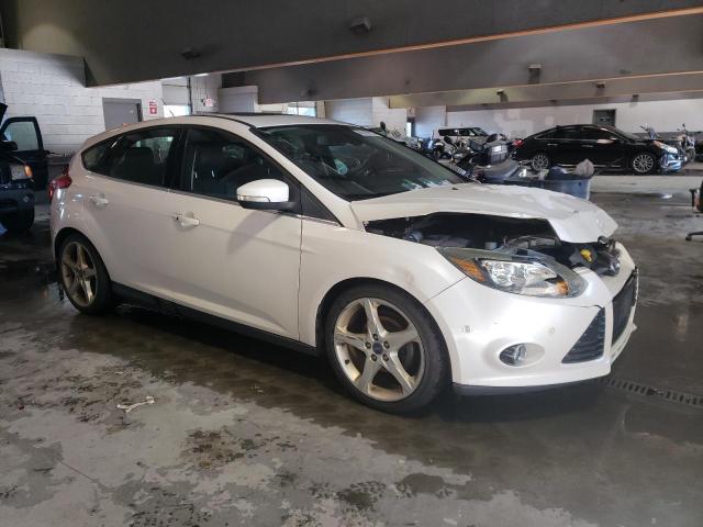 1FAHP3N26CL462856 - 2012 FORD FOCUS TITANIUM WHITE photo 4