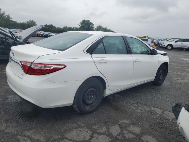 4T1BF1FK2GU154102 - 2016 TOYOTA CAMRY LE WHITE photo 3