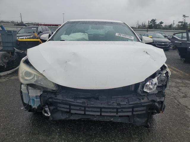 4T1BF1FK2GU154102 - 2016 TOYOTA CAMRY LE WHITE photo 5