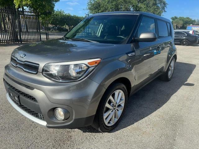 KNDJP3A59H7448123 - 2017 KIA SOUL + GRAY photo 1