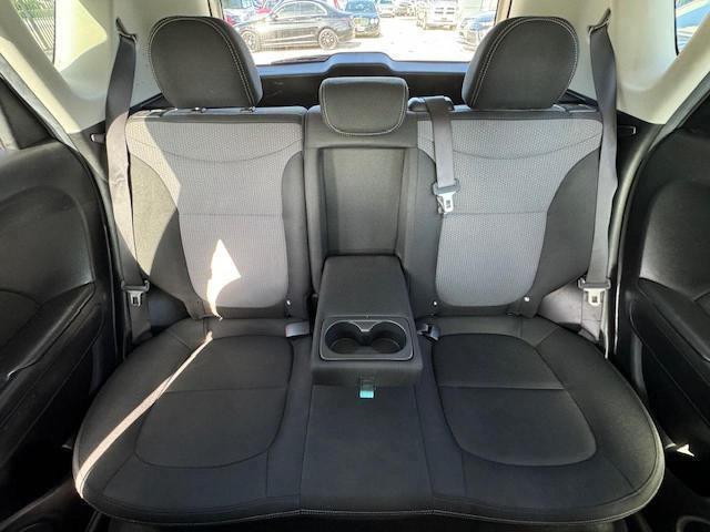 KNDJP3A59H7448123 - 2017 KIA SOUL + GRAY photo 10