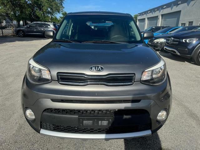 KNDJP3A59H7448123 - 2017 KIA SOUL + GRAY photo 5