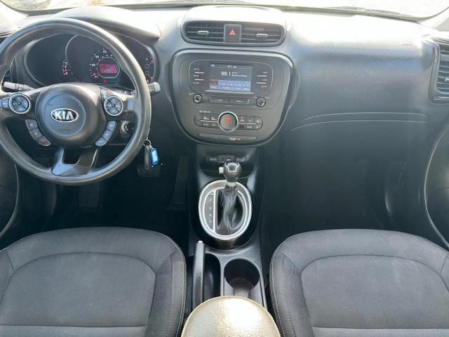 KNDJP3A59H7448123 - 2017 KIA SOUL + GRAY photo 8