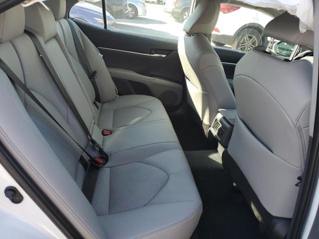 4T1F11BK9PU075435 - 2023 TOYOTA CAMRY XLE أبيض صورة 10