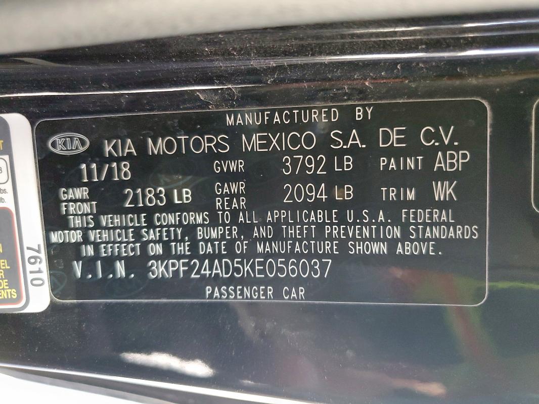 3KPF24AD5KE056037 - 2019 KIA FORTE FE Negro foto 12