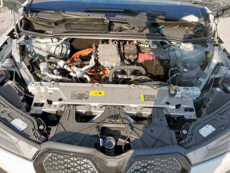 WB523CF01RCP94121 - 2024 BMW IX XDRIVE50 WHITE photo 12