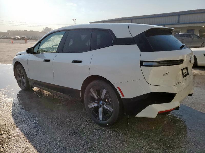 WB523CF01RCP94121 - 2024 BMW IX XDRIVE50 WHITE photo 2