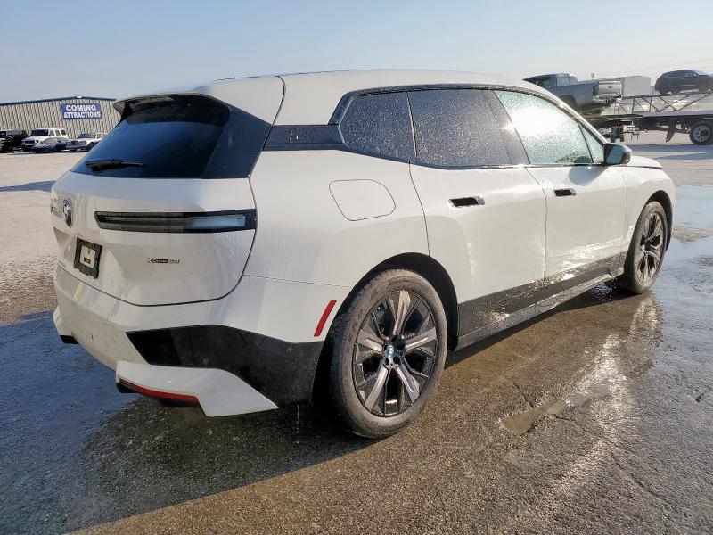 WB523CF01RCP94121 - 2024 BMW IX XDRIVE50 WHITE photo 3