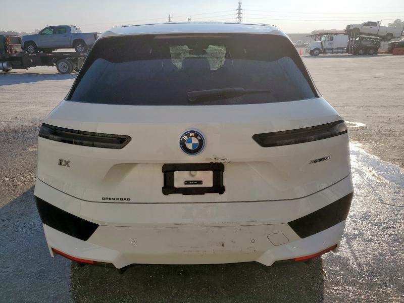 WB523CF01RCP94121 - 2024 BMW IX XDRIVE50 WHITE photo 6
