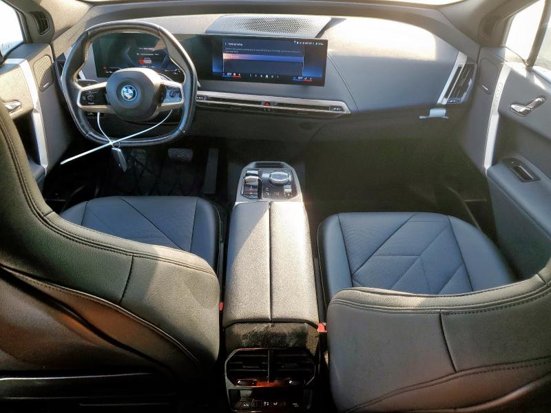 WB523CF01RCP94121 - 2024 BMW IX XDRIVE50 WHITE photo 8