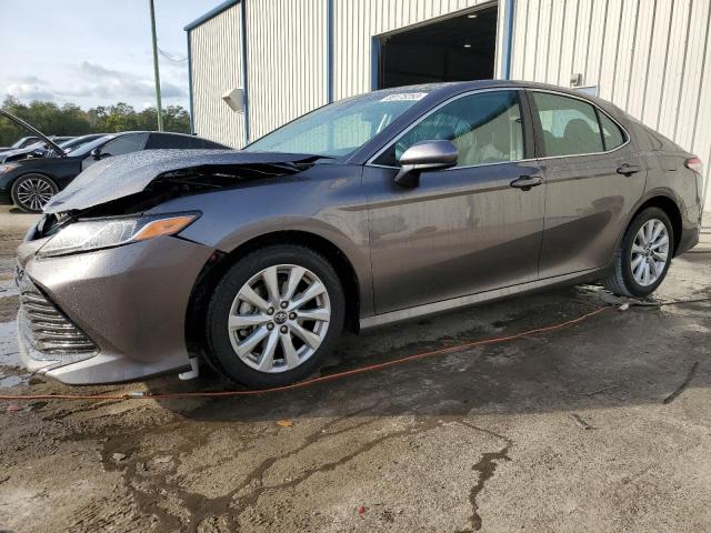 4T1B11HK0JU575951 - 2018 TOYOTA CAMRY L GRAY photo 1