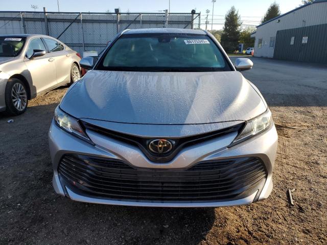 4T1B11HK9KU686869 - 2019 TOYOTA CAMRY L 银色 照片 5