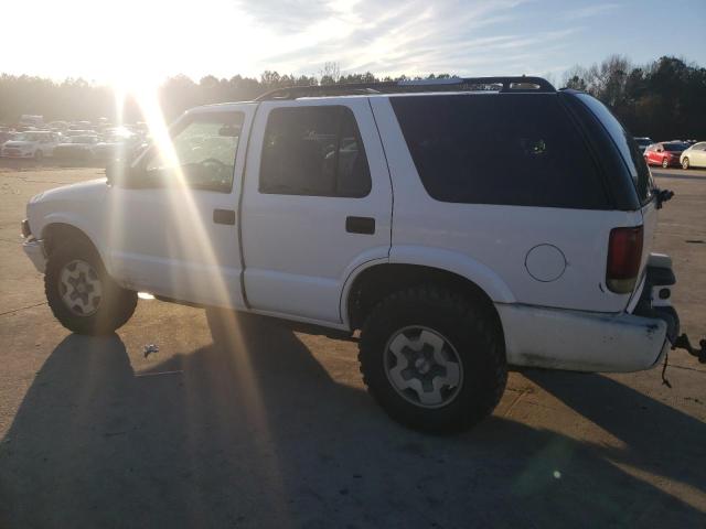 1GNDT13W4Y2284934 - 2002 CHEVROLET BLAZER WHITE photo 2