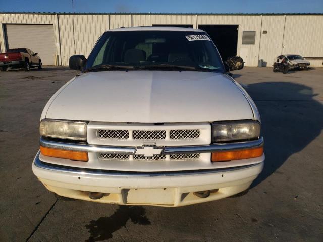 1GNDT13W4Y2284934 - 2002 CHEVROLET BLAZER WHITE photo 5