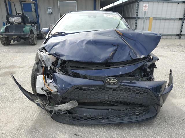 5YFEPMAE2NP379745 - 2022 TOYOTA COROLLA LE ლურჯი ფოტო 5