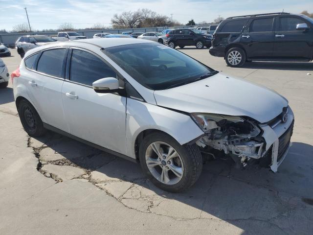 1FADP3K29EL398639 - 2014 FORD FOCUS SE WHITE photo 4