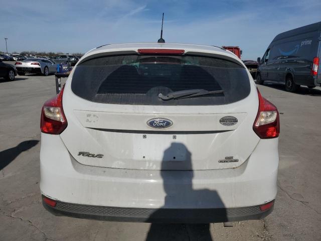 1FADP3K29EL398639 - 2014 FORD FOCUS SE WHITE photo 6