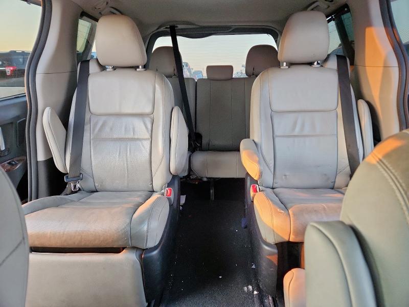 5TDYK3DCXGS752895 - 2016 TOYOTA SIENNA XLE WHITE photo 10