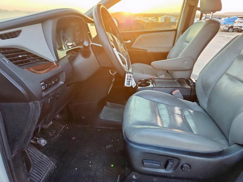 5TDYK3DCXGS752895 - 2016 TOYOTA SIENNA XLE WHITE photo 7