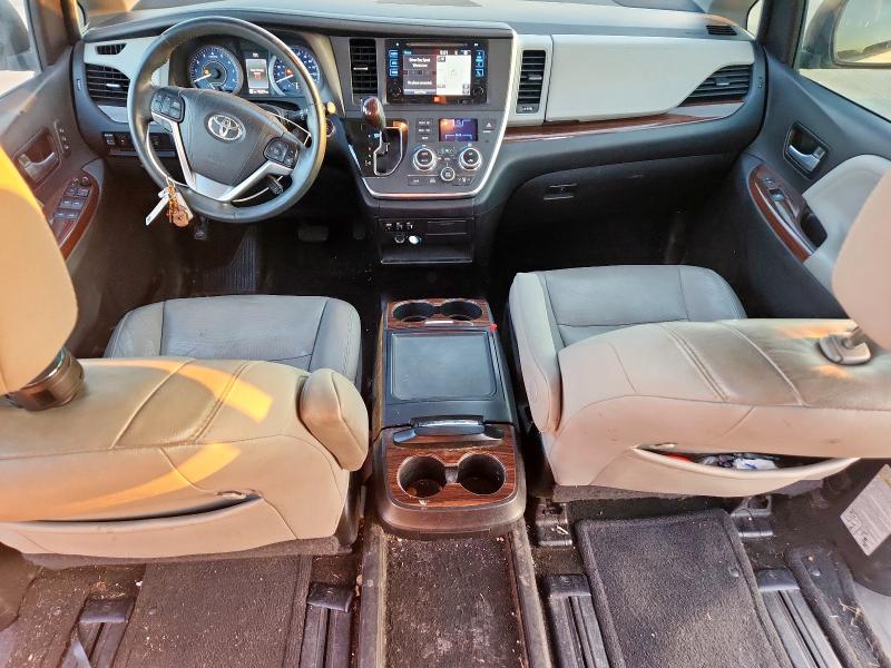 5TDYK3DCXGS752895 - 2016 TOYOTA SIENNA XLE WHITE photo 8