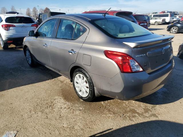 3N1CN7APXDL876332 - 2013 NISSAN VERSA S GRAY photo 2