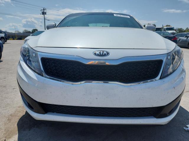5XXGM4A71CG032562 - 2012 KIA OPTIMA LX WHITE photo 5