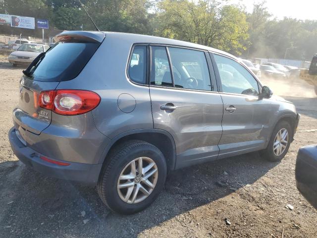 WVGBV7AX2BW521067 - 2011 VOLKSWAGEN TIGUAN S SILVER photo 3