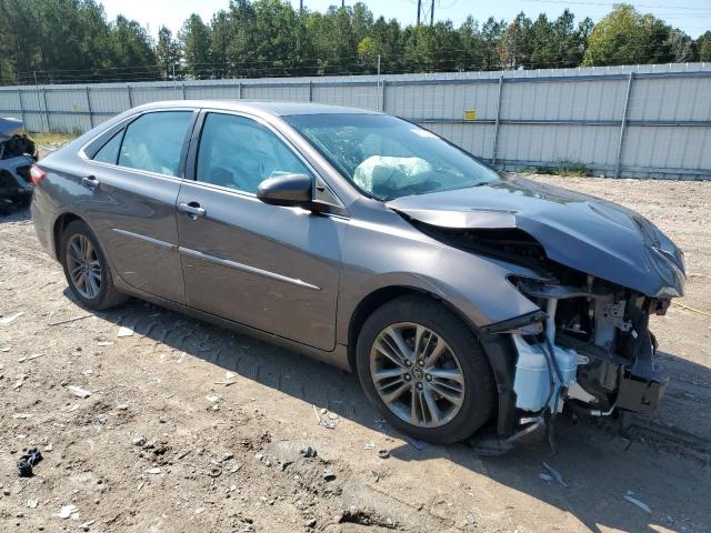 4T1BF1FK1HU646461 - 2017 TOYOTA CAMRY LE 灰色 照片 4