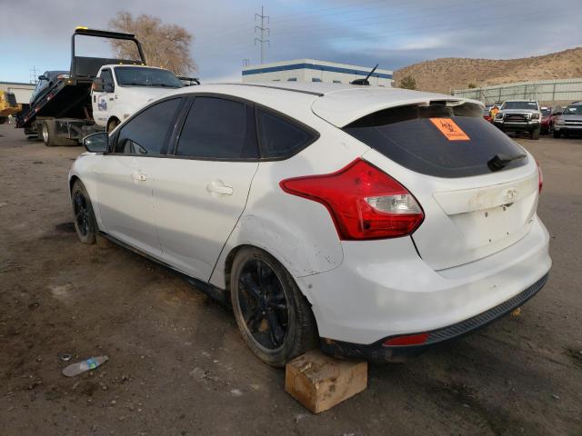 1FADP3K22EL442402 - 2014 FORD FOCUS SE WHITE photo 2