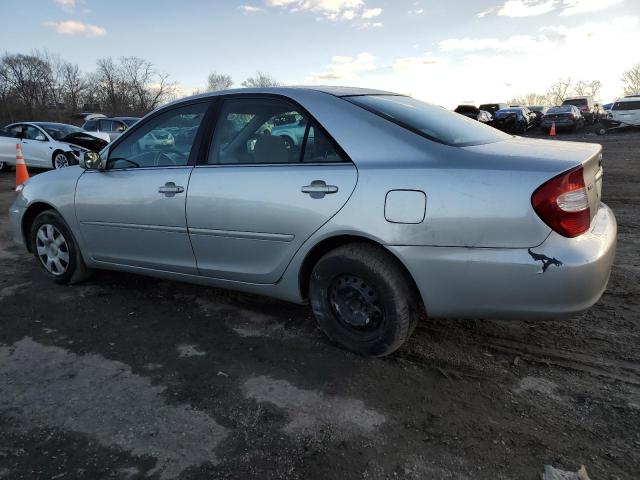 4T1BE32K82U555862 - 2002 TOYOTA CAMRY LE SILVER photo 2