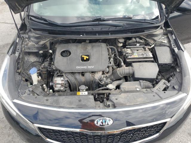 3KPFL4A74JE220478 - 2018 KIA FORTE LX Siyah fotoğraf 11