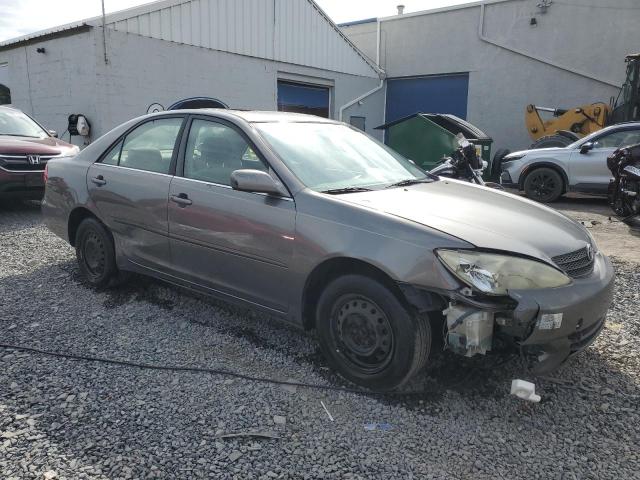 JTDBE32K420108697 - 2002 TOYOTA CAMRY LE GRAY photo 4