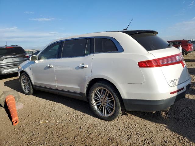 2LMHJ5AT3FBL04386 - 2015 LINCOLN MKT WHITE photo 2