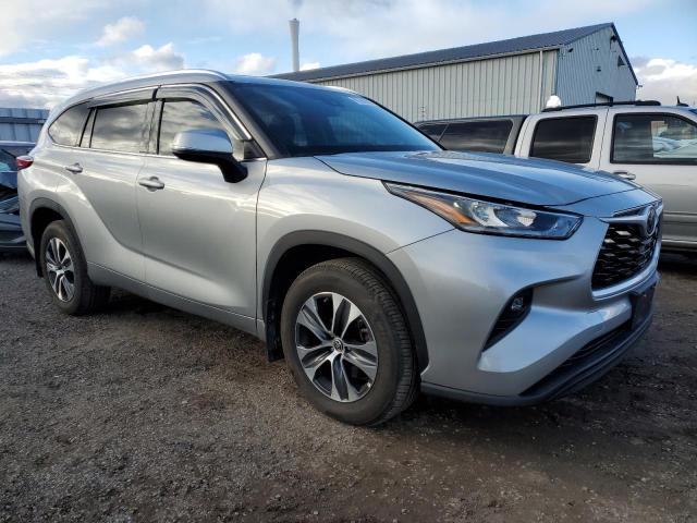 5TDGZRBH3MS558844 - 2021 TOYOTA HIGHLANDER XLE GRAY photo 4