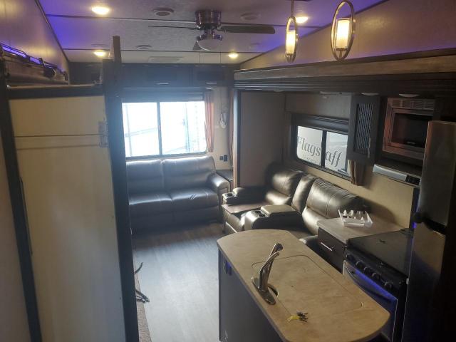 4X4FCKE26H3600145 - 2017 FOREST RIVER ARTIC WOLF CHEROKEE TWO TONE photo 5