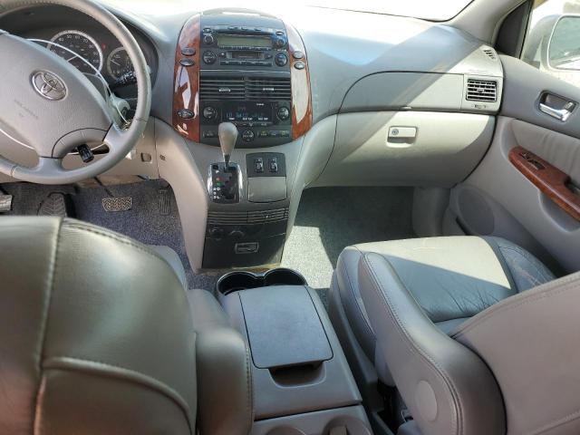 5TDBA22C85S028982 - 2005 TOYOTA SIENNA XLE GOLD photo 8