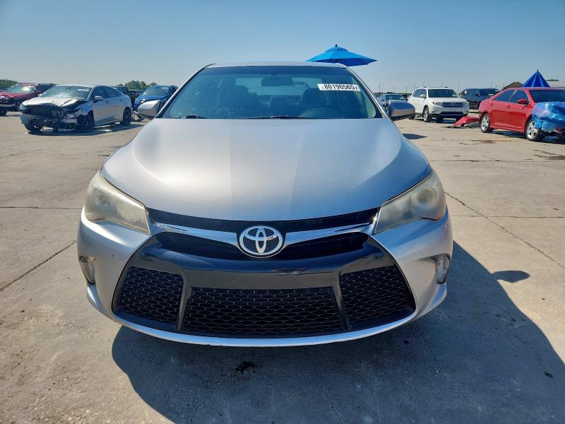 4T1BF1FKXHU362410 - 2017 TOYOTA CAMRY SE LE Srebrny zdjęcie 5