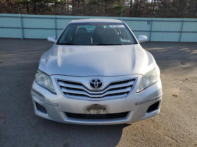 4T1BF3EK6BU751355 - 2011 TOYOTA CAMRY BASE SILVER photo 5